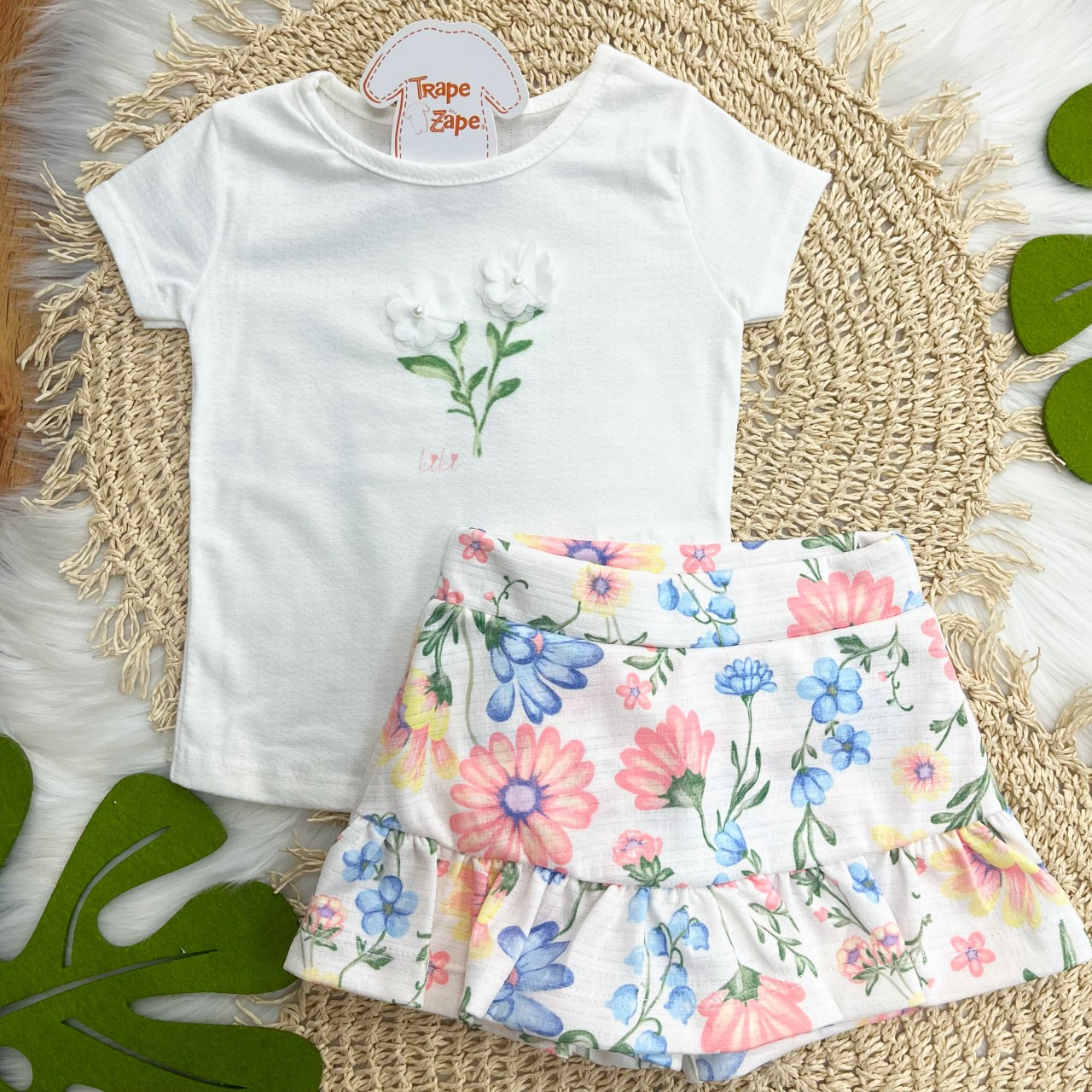 Verão 2027 Conj. Blusa Branca e Shorts saia floral 